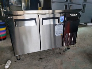 에버젠 간냉식테이블냉장고(1200/디지털)
